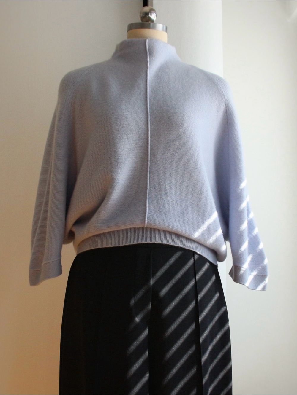Club Monaco Cashmere Links Dolman Knit Jumper - Picture 2 of 8